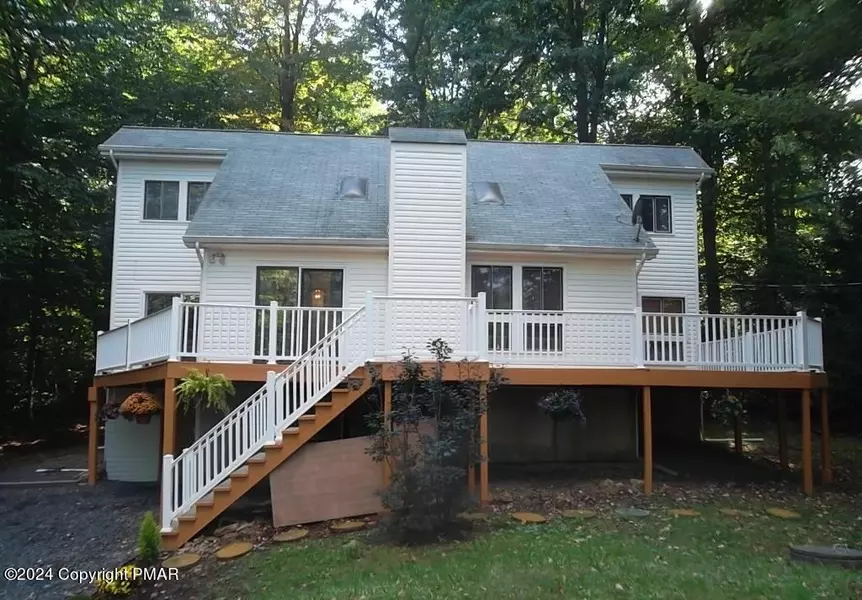 2 Elm ST, Mount Pocono, PA 18344