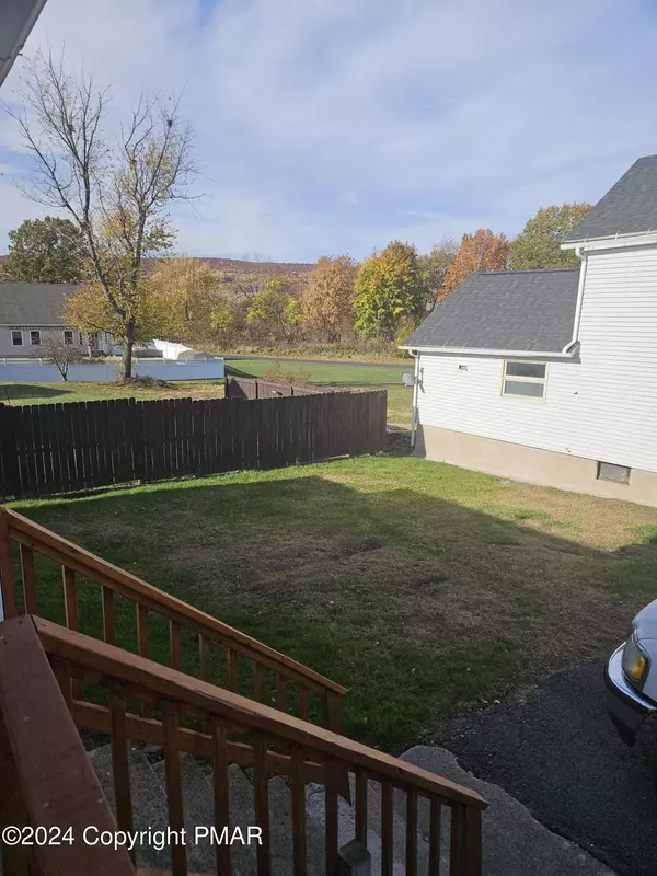 Duryea, PA 18642,429 Pond ST #C