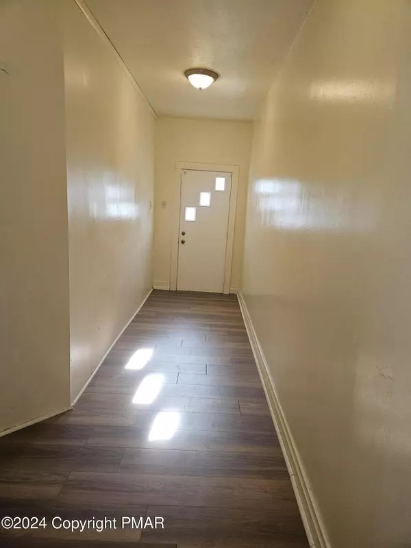 Duryea, PA 18642,429 Pond ST #C