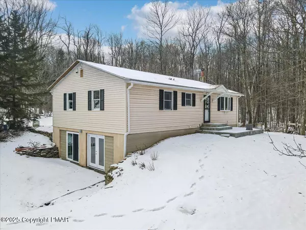 1222 Gallagher RD, Tobyhanna, PA 18466