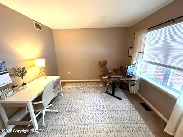 Blakeslee, PA 18610,299 Scenic DR