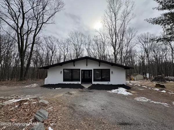 Bushkill, PA 18324,116 Hummingbird TRL