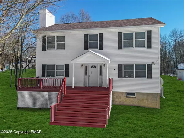 2163 Bushkill CIR, Bushkill, PA 18324