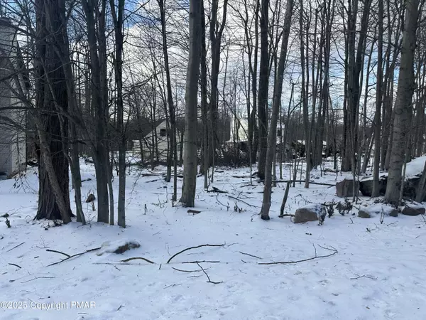 8122 Shadow TER, Tobyhanna, PA 18466