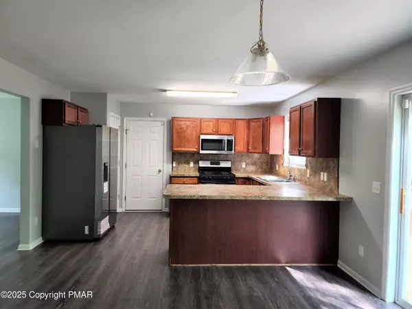 East Stroudsburg, PA 18302,322 Carnation RD