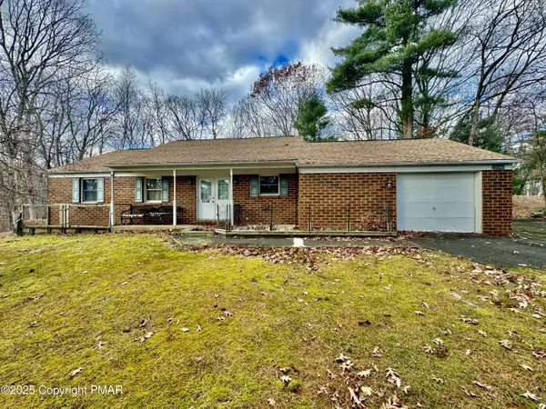 12146 Big Buck LN, East Stroudsburg, PA 18302
