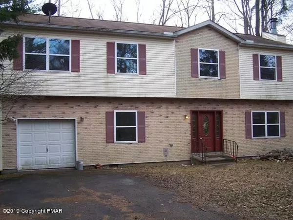 5011 Woodside DR, Tobyhanna, PA 18466