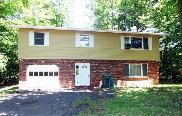 3642 Sugar Berry LN, Tobyhanna, PA 18466