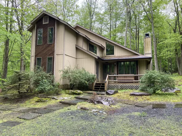 2514 HAWK VIEW CT, Pocono Lake, PA 18347