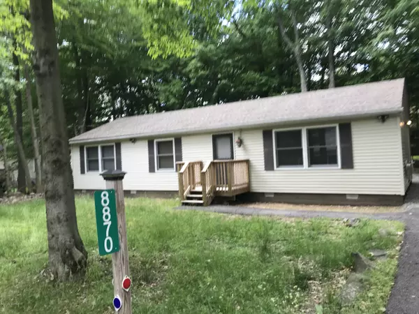 8870 CHIPMUNK LN, Tobyhanna, PA 18466