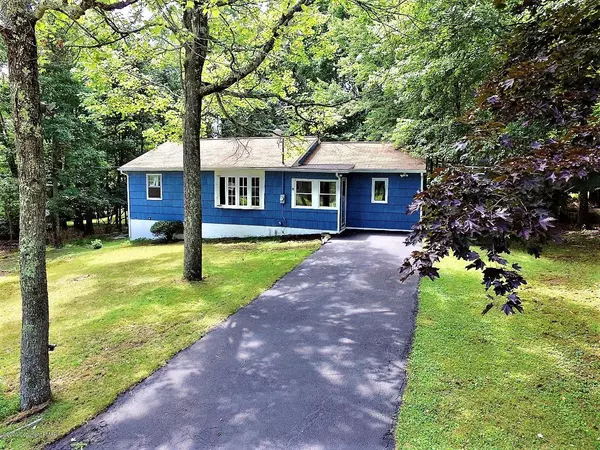 7361 E Dogwood LN, Cresco, PA 18326