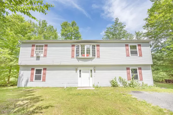 2253 Whippoorwill DR, Tobyhanna, PA 18466