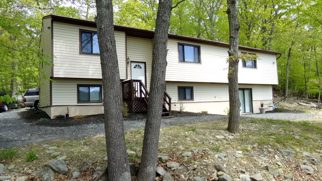 142 Edinburgh RD, Bushkill, PA 18324