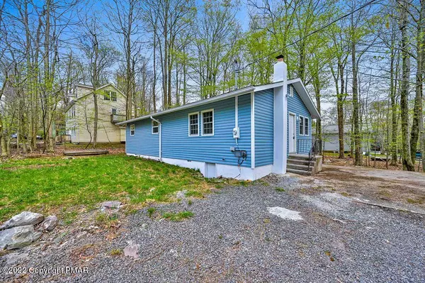 7152 Robinwood DR, Tobyhanna, PA 18466