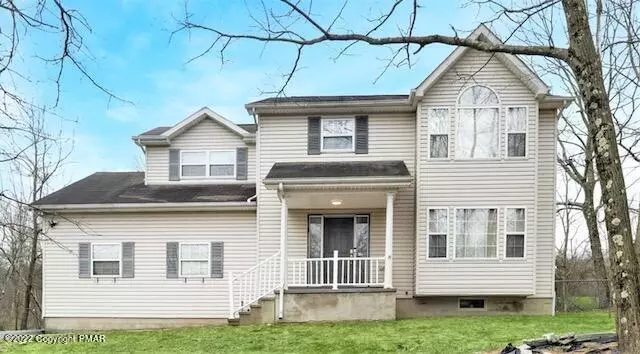 132 Sycamore LN, Long Pond, PA 18334