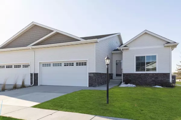 6570 NE 8th Court, Des Moines, IA 50313