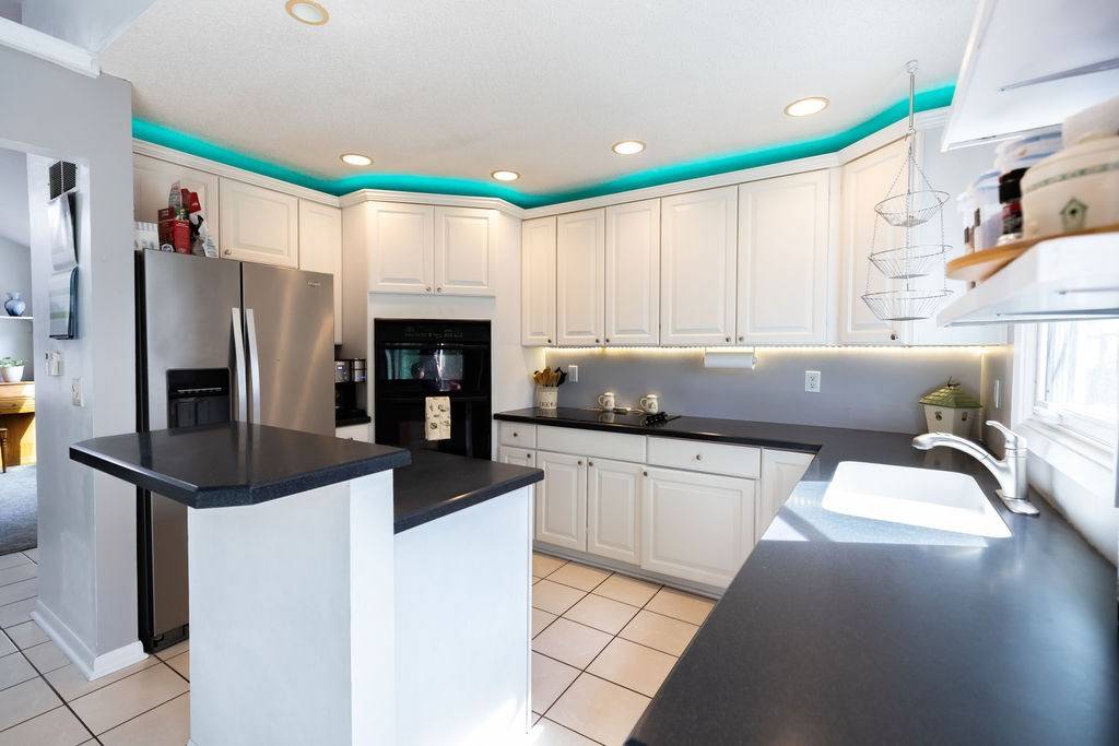 West Des Moines, IA 50265,704 Knolls Court