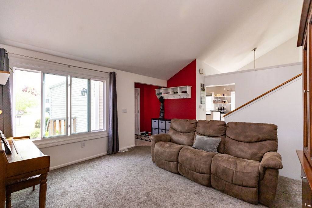 West Des Moines, IA 50265,704 Knolls Court