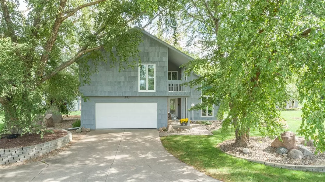 7226 SE Vandalia Drive, Runnells, IA 50237