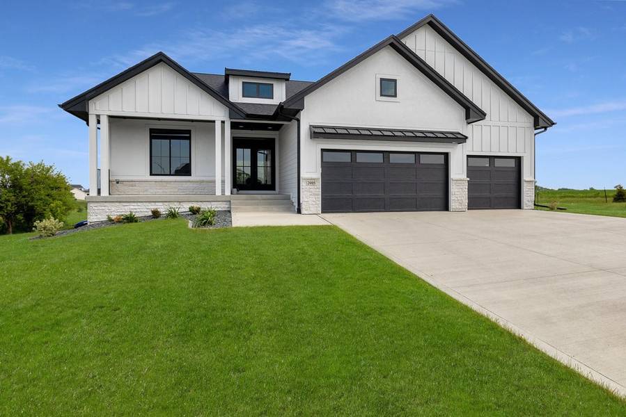 2005 Autumn Blaze Drive, Norwalk, IA 50211