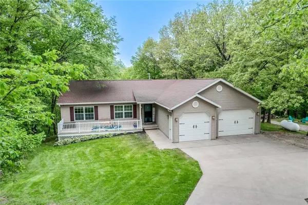 36861 Hunters Point Drive, Van Meter, IA 50261