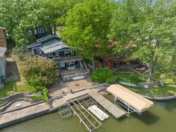 8418 Lakeshore Drive, Dexter, IA 50070