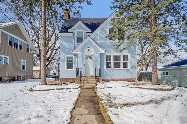 215 NE Cherry Street, Earlham, IA 50072