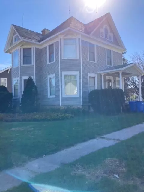 Grundy Center, IA 50638,802 10th Street