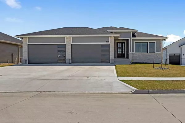 14752 Stonecrop Drive, Urbandale, IA 50323