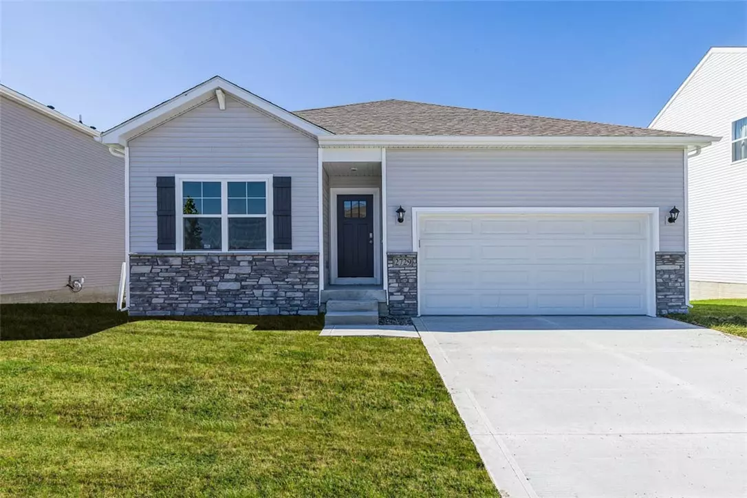 Carlisle, IA 50047,1175 Meadow View Drive