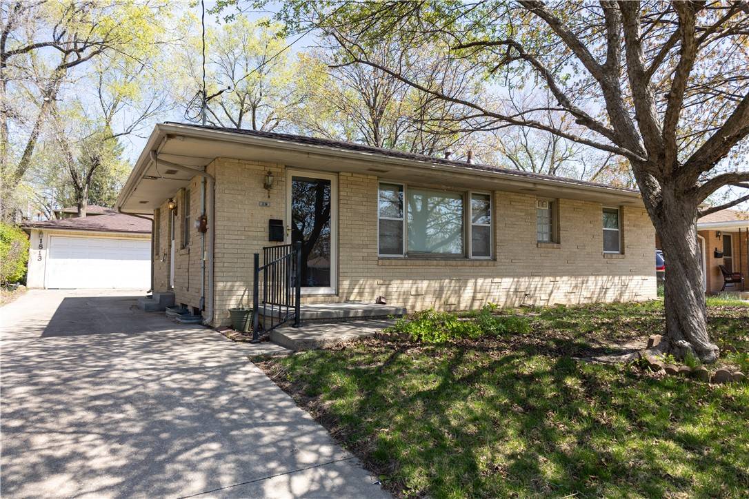 1813 Pearl Drive, West Des Moines, IA 50265
