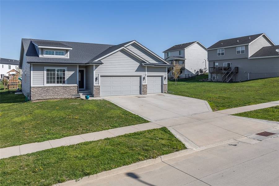 2727 Shady Lane Drive, Norwalk, IA 50211