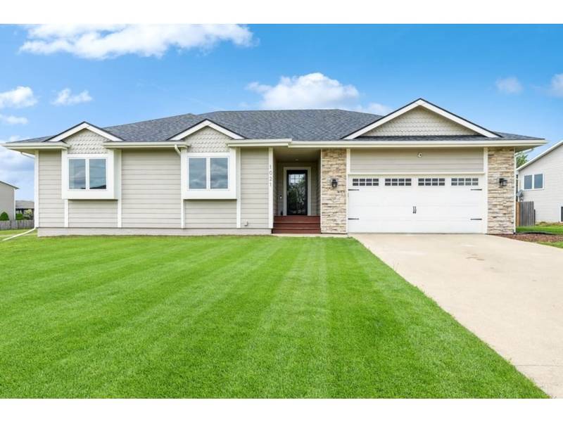 1021 Green Hills Drive, Norwalk, IA 50211