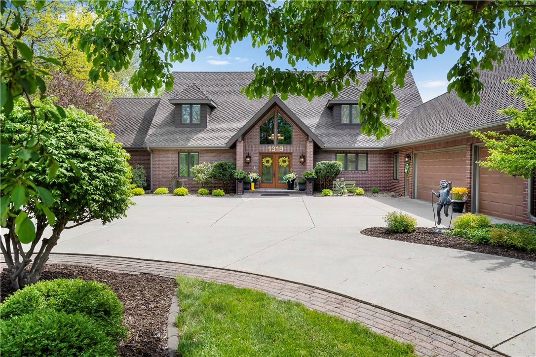 1319 S 12th Avenue W, Newton, IA 50208