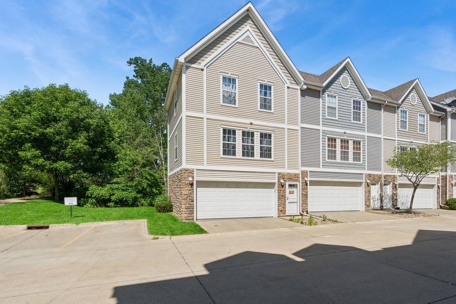 1106 Fieldstone Lane, Pleasant Hill, IA 50327