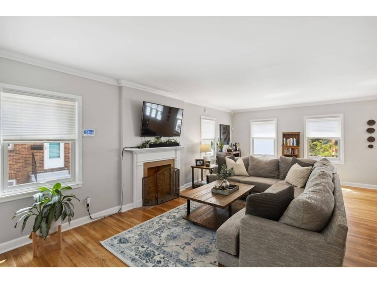 Des Moines, IA 50312,630 45th Street