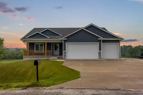 613 Rock Creek Drive, Maxwell, IA 50161