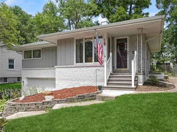 6517 Lincoln Avenue, Windsor Heights, IA 50324