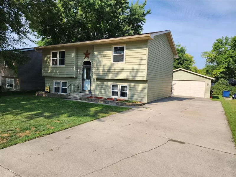 1330 Bush Avenue, Garner, IA 50438