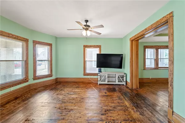 Marshalltown, IA 50158,12 N 7th Street