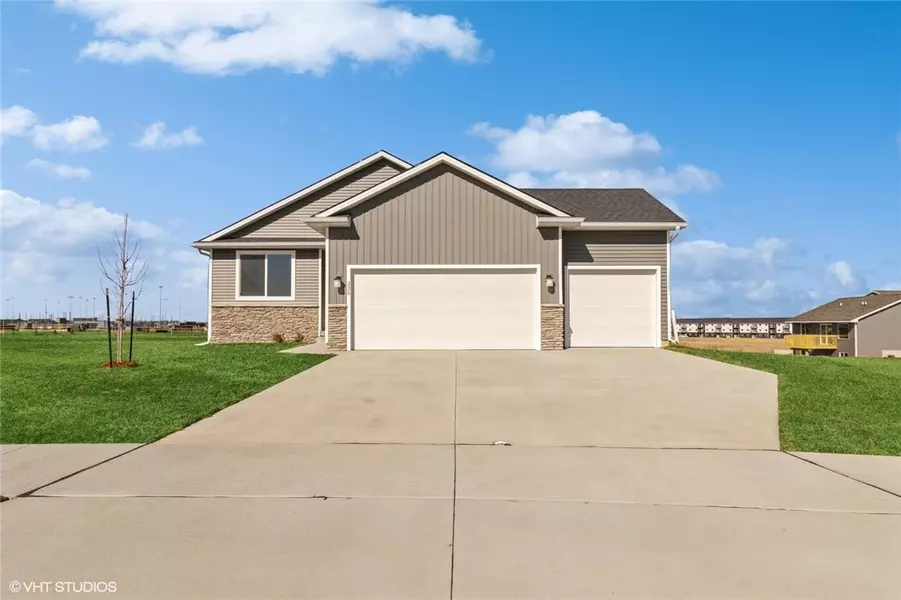 335 NW Lavelle Court, Waukee, IA 50263