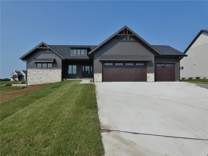 215 Aspen Circle, Pella, IA 50219