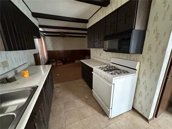 Macksburg, IA 50155,207 N East Street