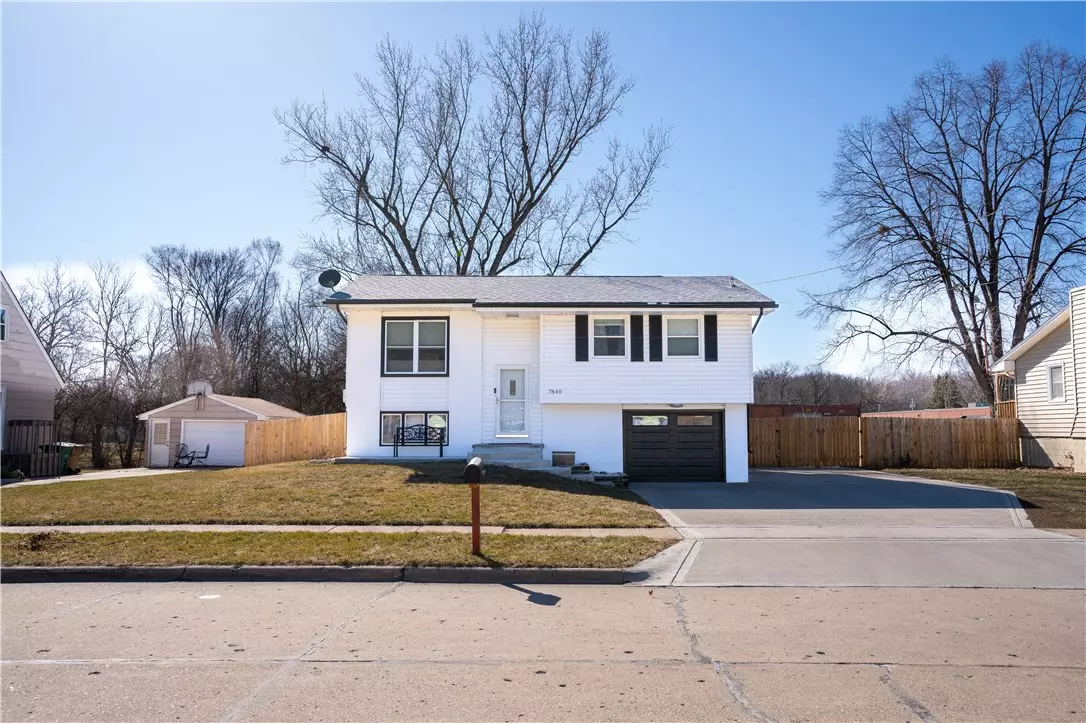 Clive, IA 50325,7840 Drake Street