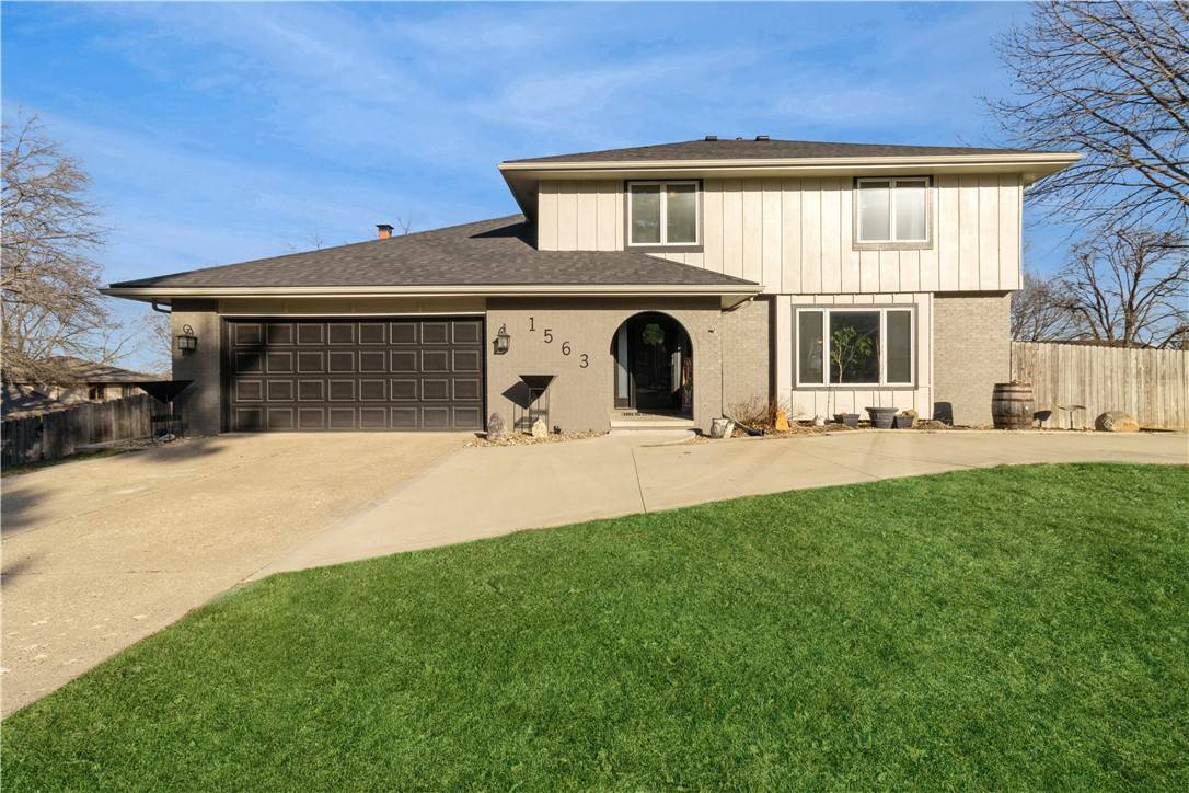 1563 NW 99th Court, Clive, IA 50325