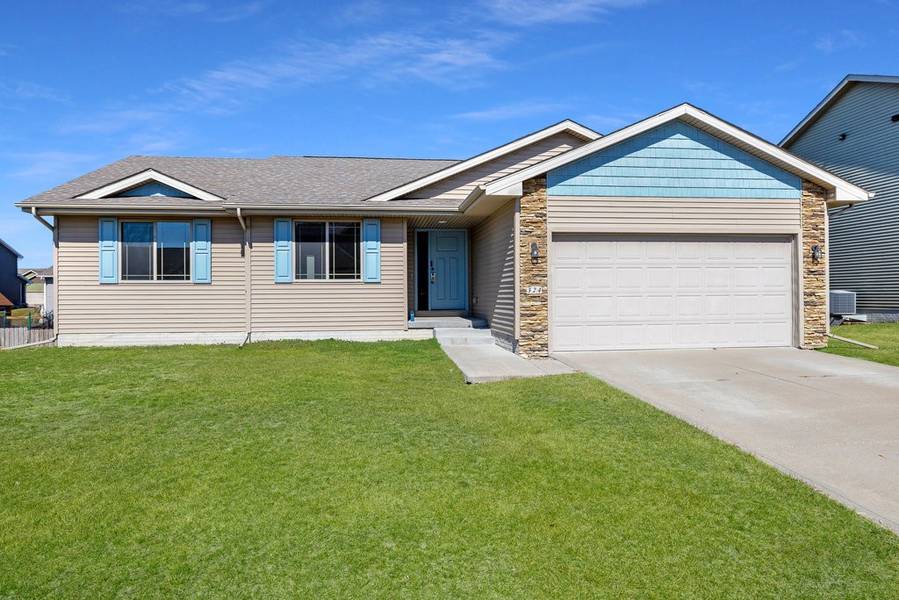 324 Tailfeather Drive NW, Bondurant, IA 50035