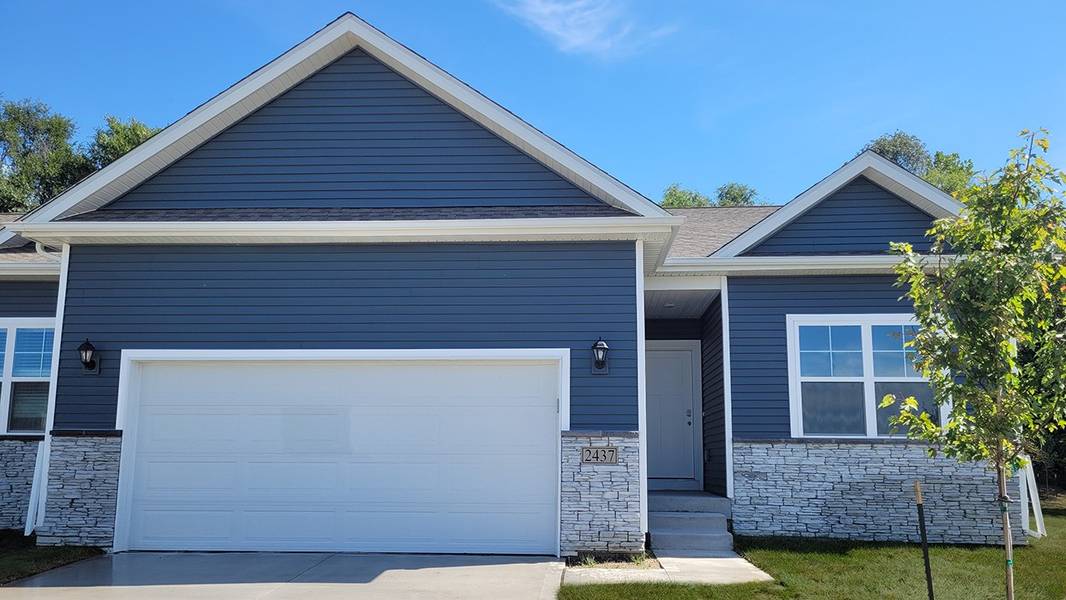 2437 Brook View Drive, Des Moines, IA 50317