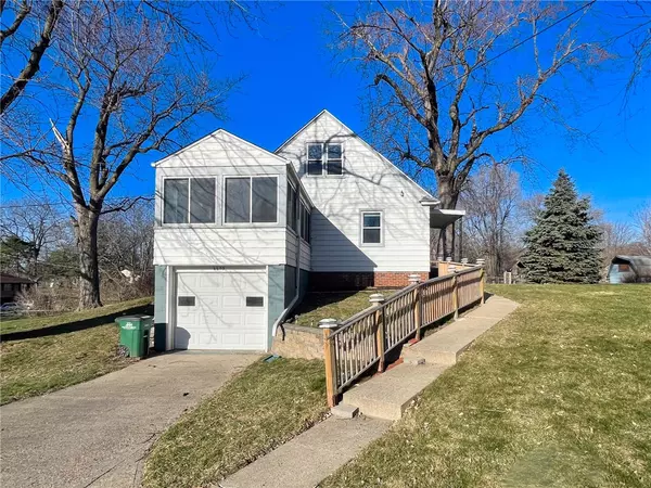 Urbandale, IA 50322,6605 Roseland Drive