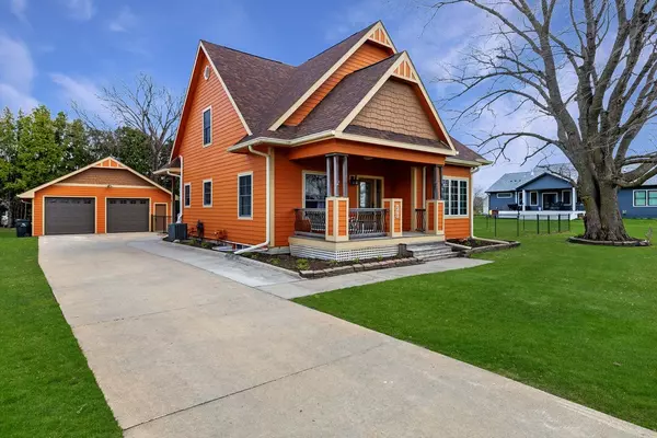 230 NW Poplar Avenue, Earlham, IA 50072