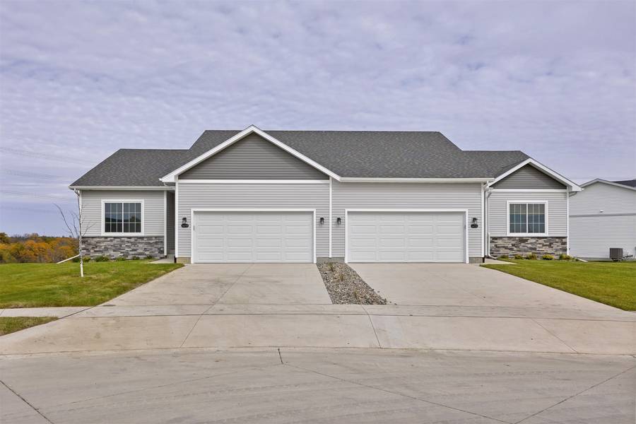 16719 Walnut Meadows Circle, Urbandale, IA 50323